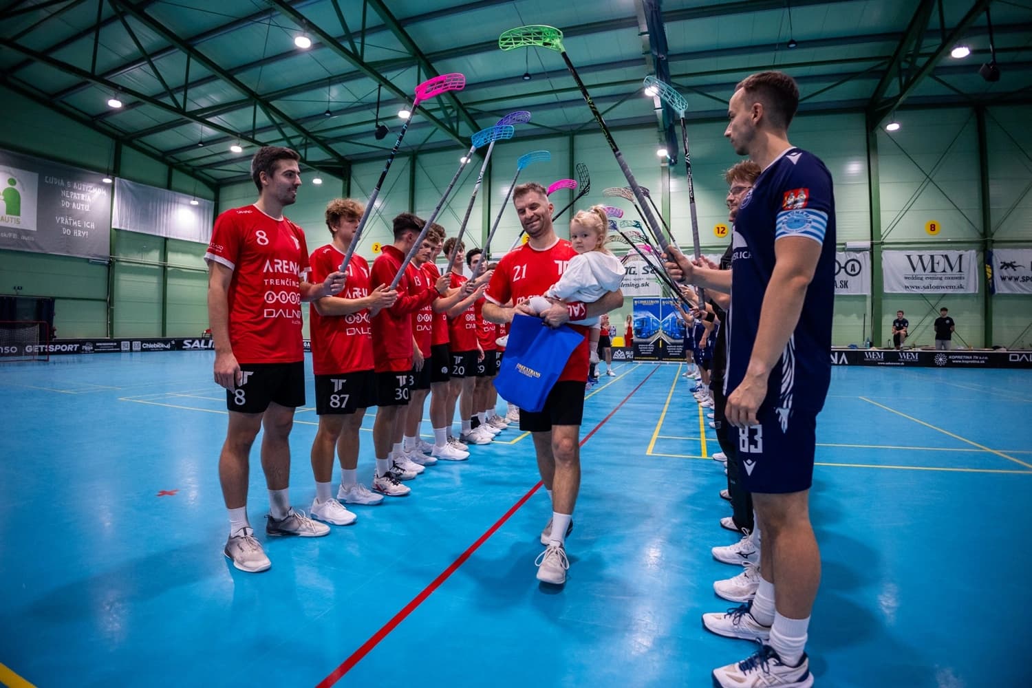 1. FBC zahrali majstrovsky, Juraj Matejka z AS povesil florbalku na klinec