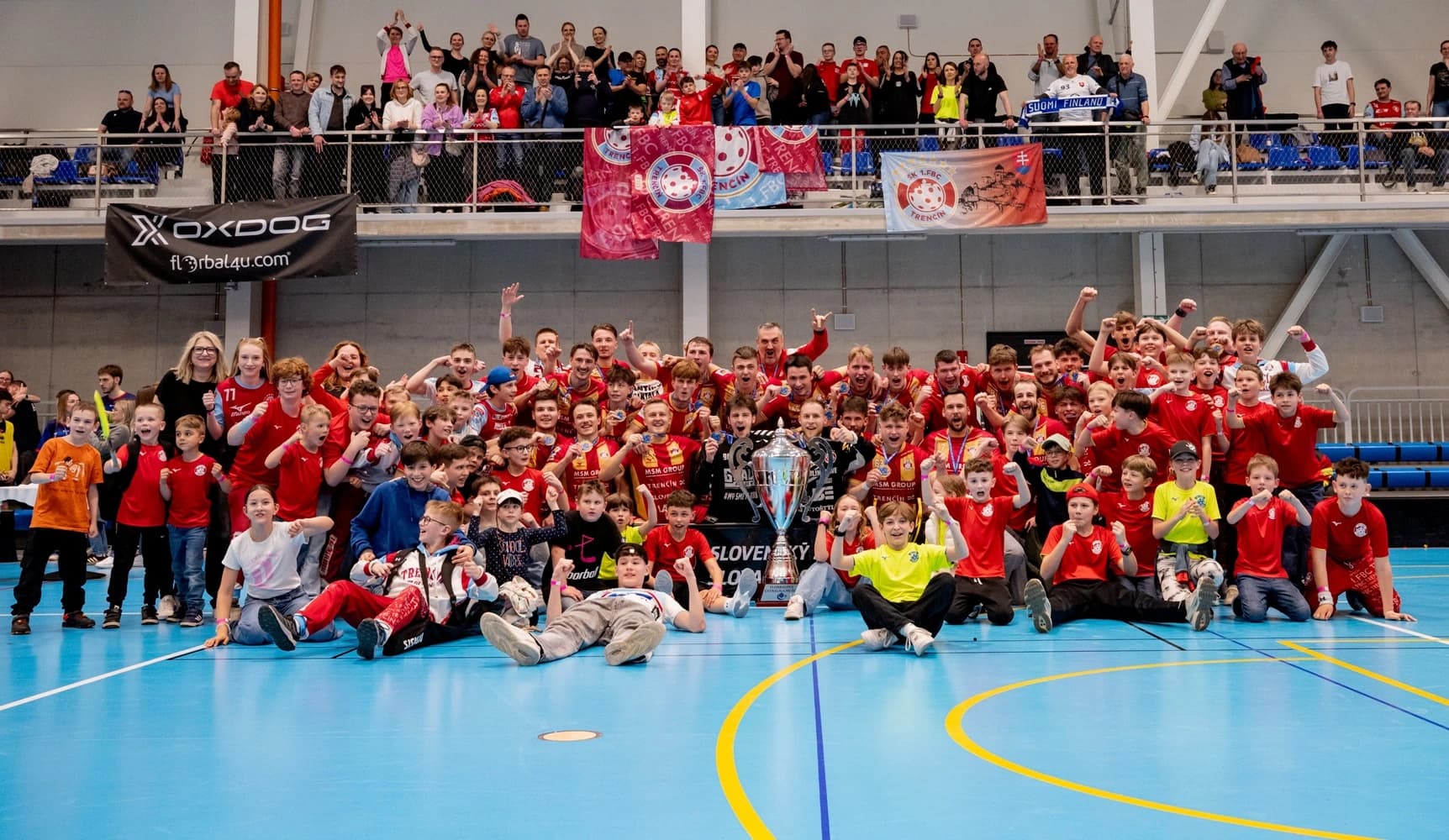 Majstrovský titul v Extralige mužov patrí hráčom 1. FBC Trenčín!