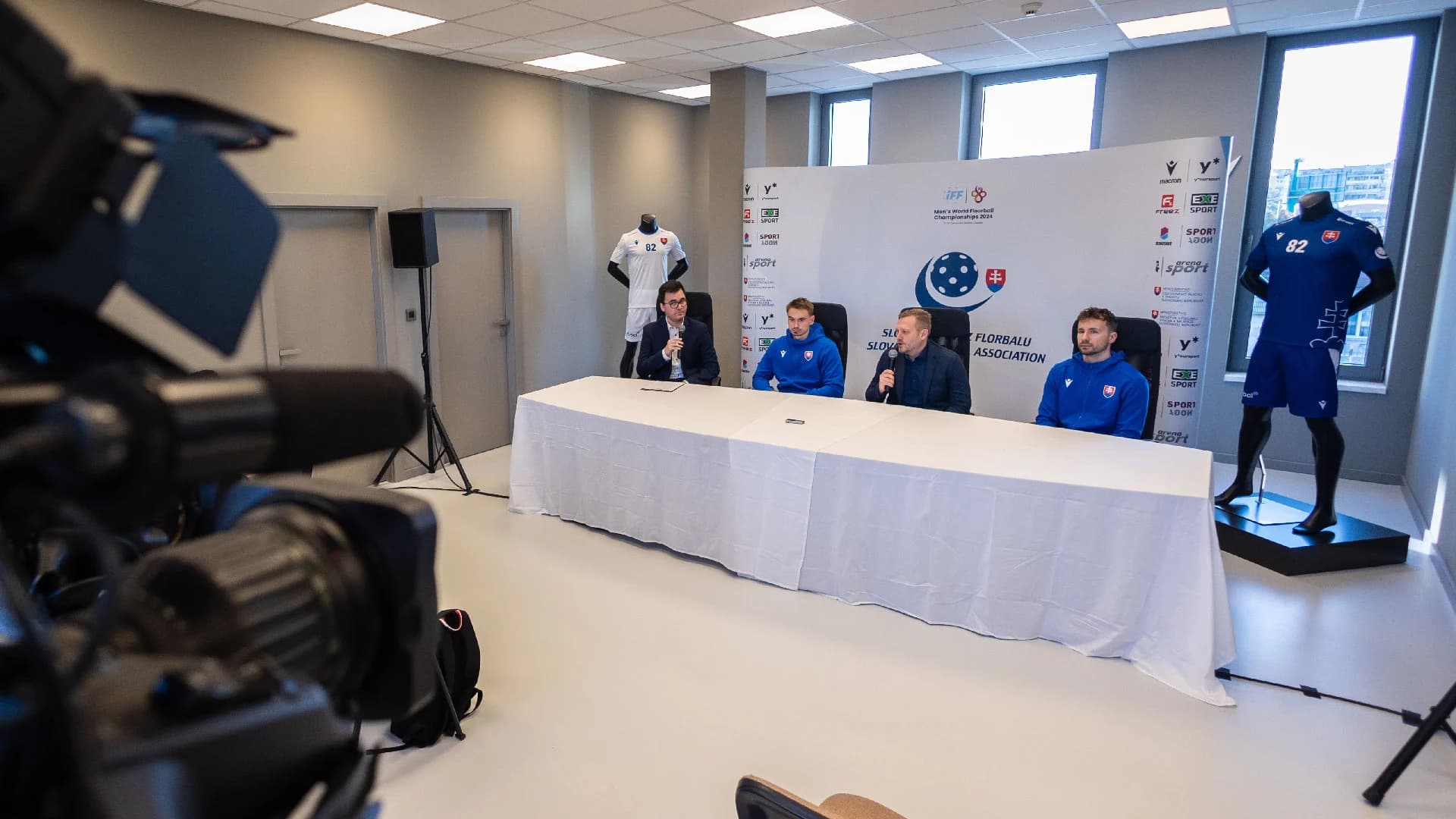 Slovenskí florbalisti na MS po dvoch siedmych miestach cielia vyššie