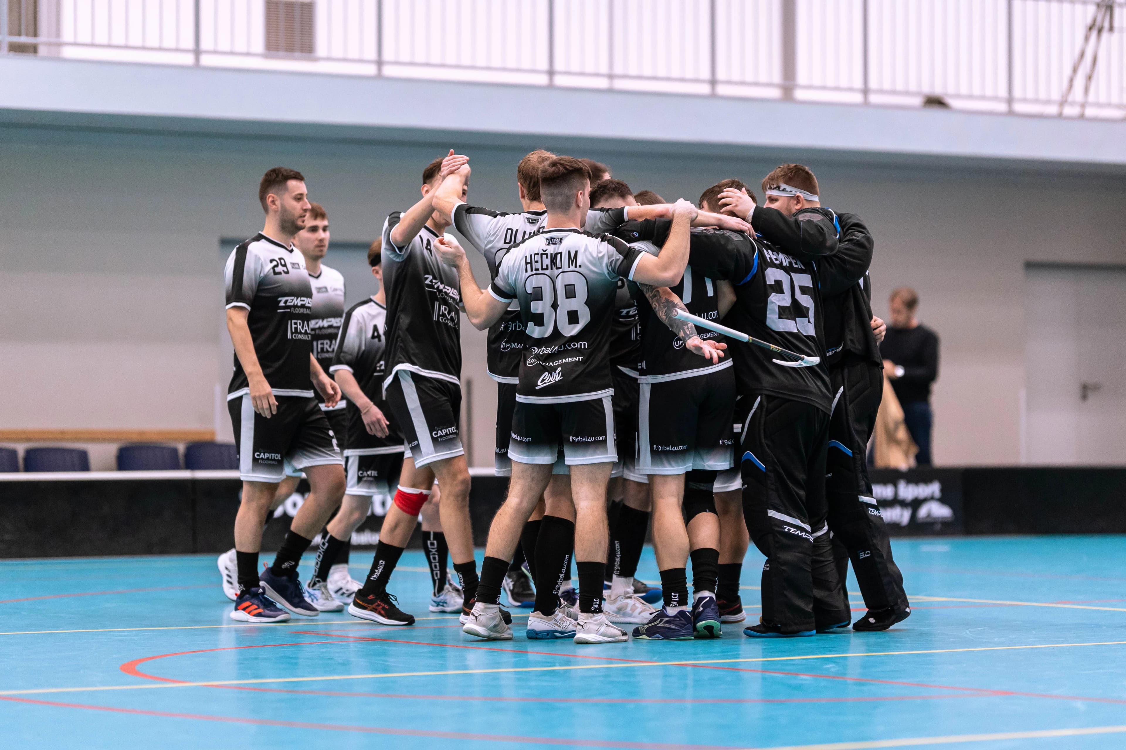 Šiesty a jedenásty tím tabuľky delia dva body. Desiate kolo Florbalovej extraligy mužov tipuje Samuel Dávidek. 