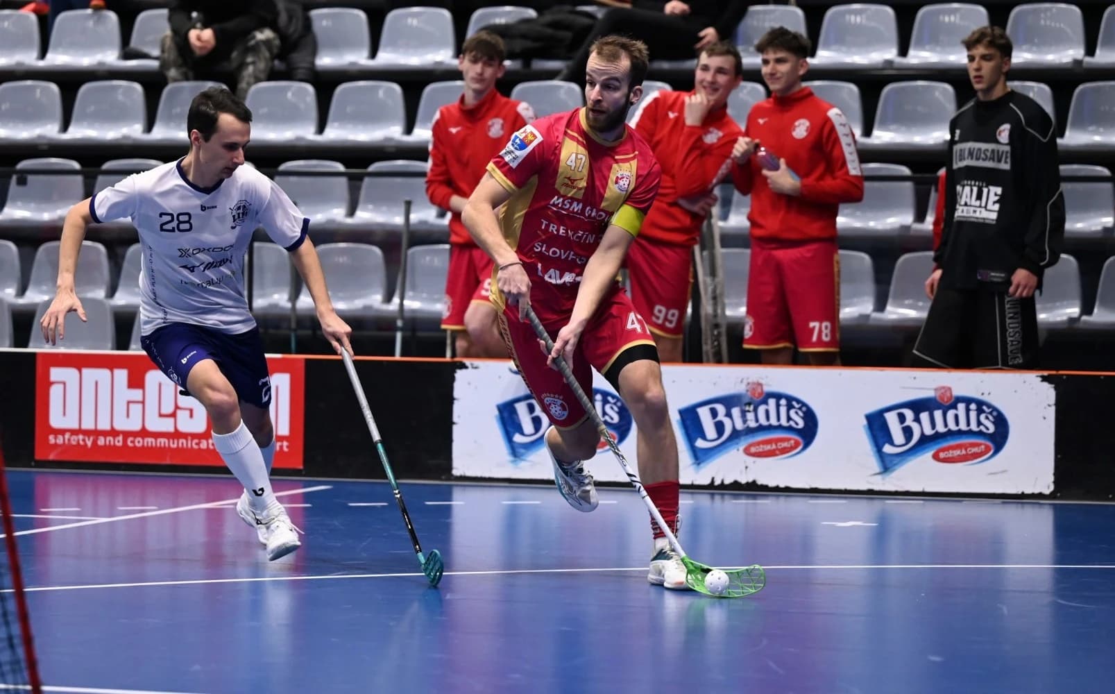 Kolo plné streleckých manévrov. 1. FBC zvládlo šláger a Hurikán sa chytil šance